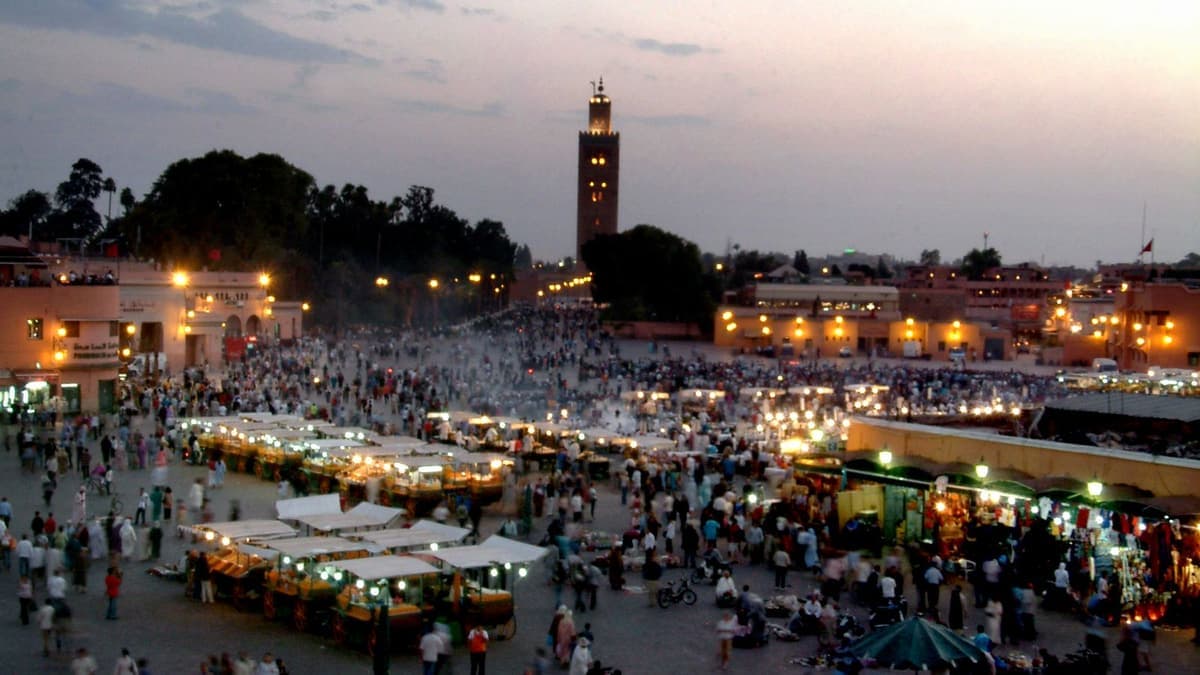 Jemaa el-Fna au coucher du soleil